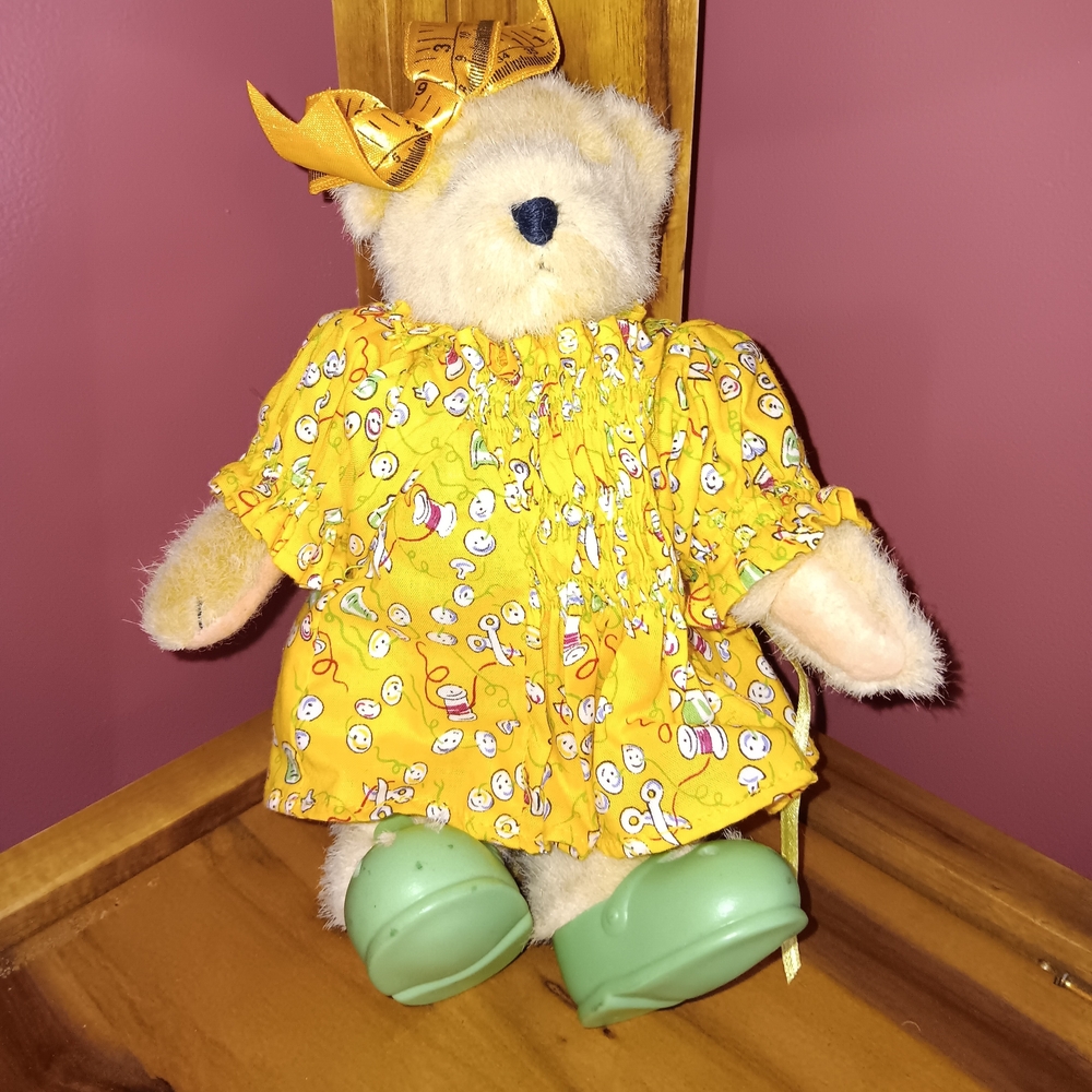 Collectible Muffy VanderBear: The Sewing Lesson